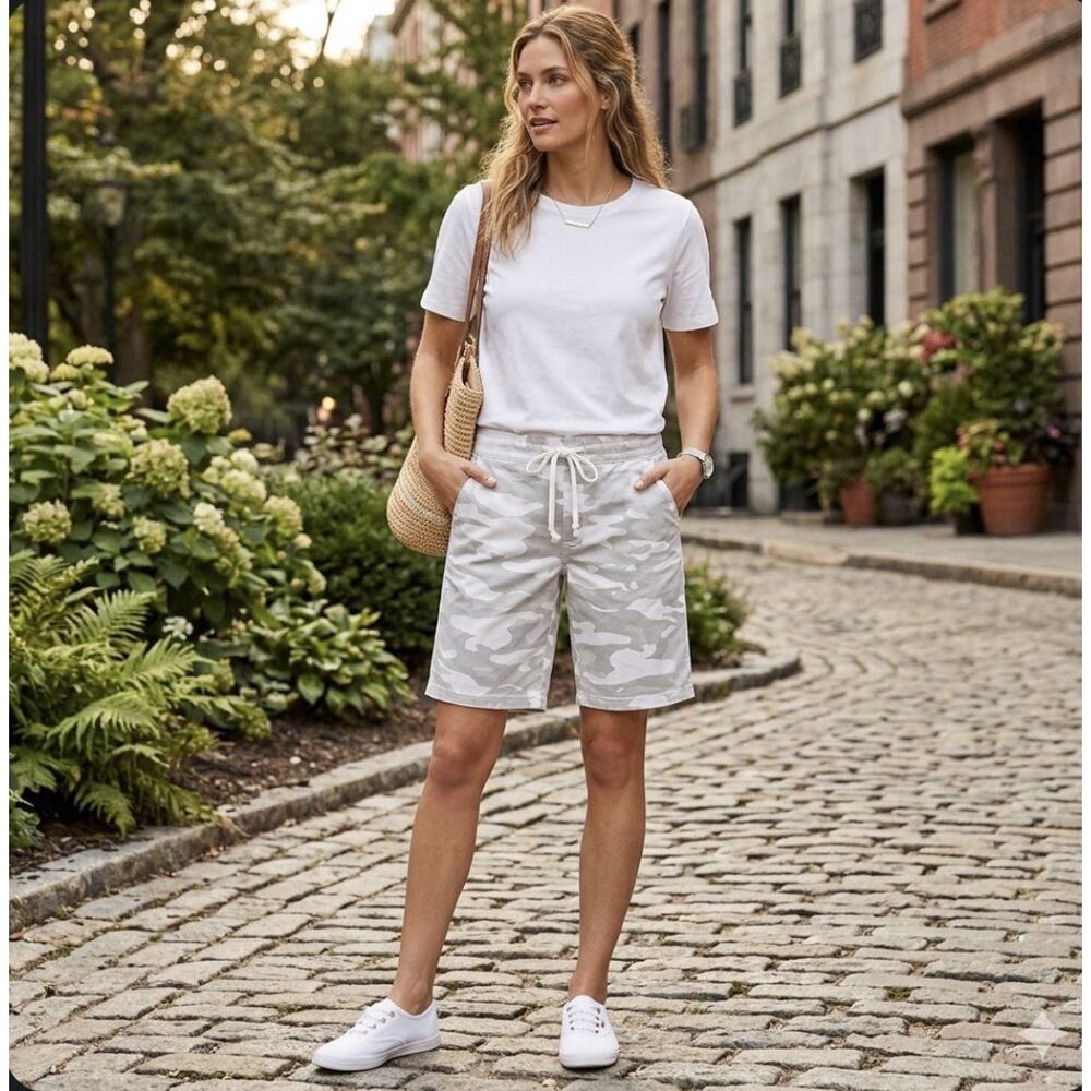 Democracy Gray Camouflage High Rise Drawstring Bermuda Sz 6 Shorts Stretch Comfy